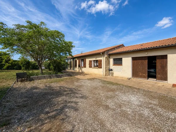 ALZONNE - VILLA 4 FACES DE PLAIN-PIED - PARCELLE DE 1 270 M² - GARAGE DE PLUS DE 40 M²