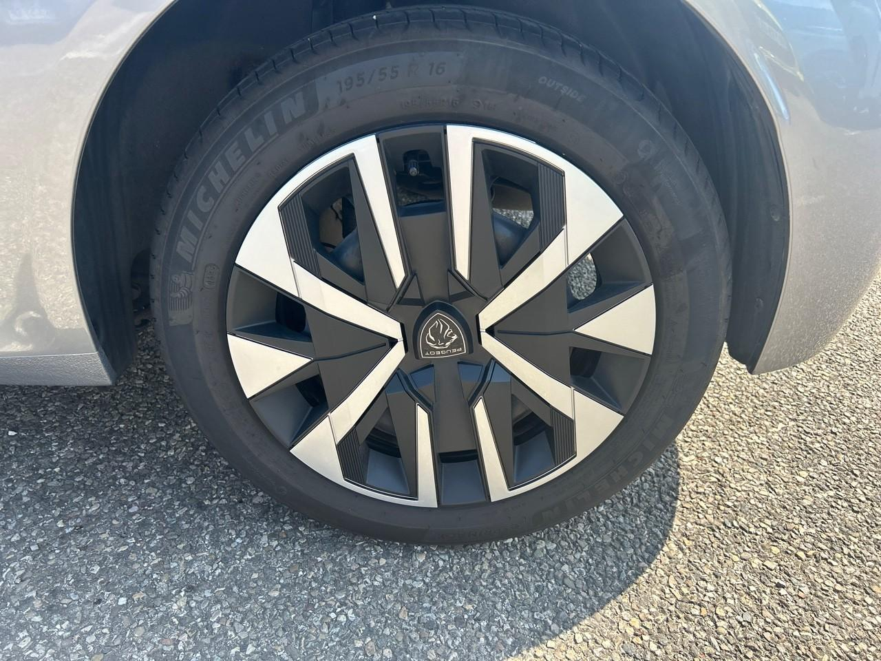 Peugeot 208 1.2 100ch s&s style — photo 11