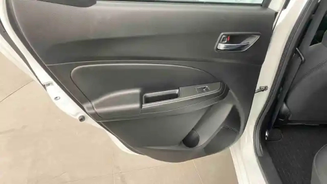 Suzuki Swift 1.2 dualjet hybrid auto (cvt) — photo 28