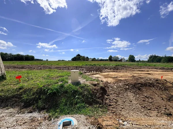 TERRAIN CONSTRUCTIBLE DE 612 M2 A GUENIN