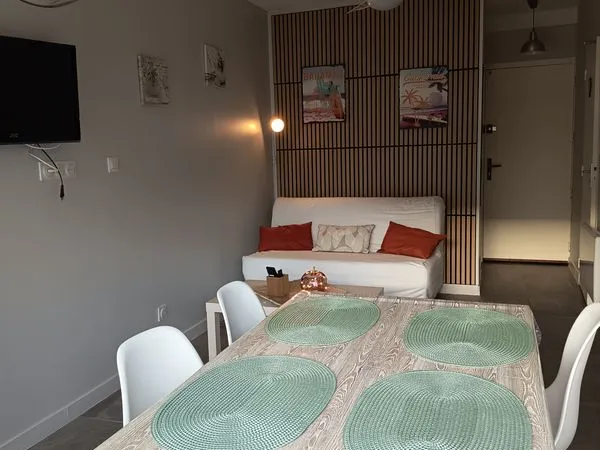 Valras plage studio cabine meublé refait à neuf - avec parking