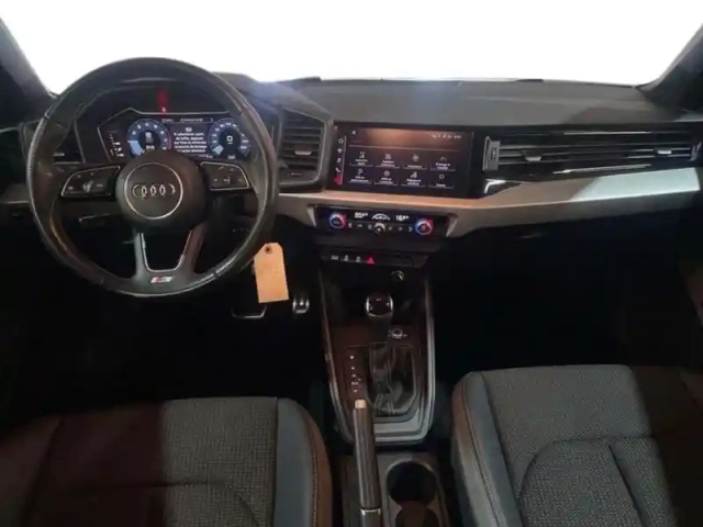 Audi A1 30 tfsi 110 ch s tronic 7 s line — photo 8