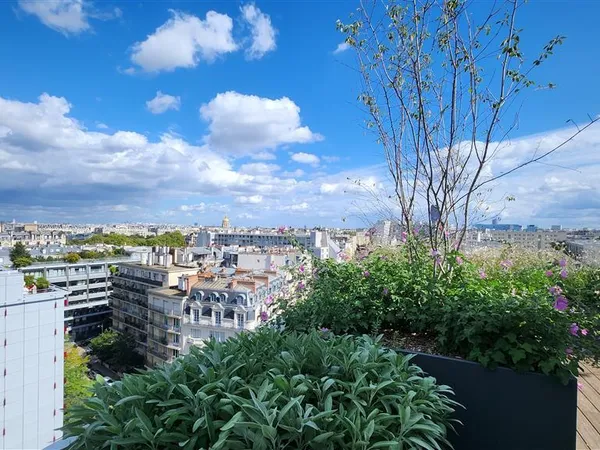 Grande surface de bureaux dans un immeuble restructuré