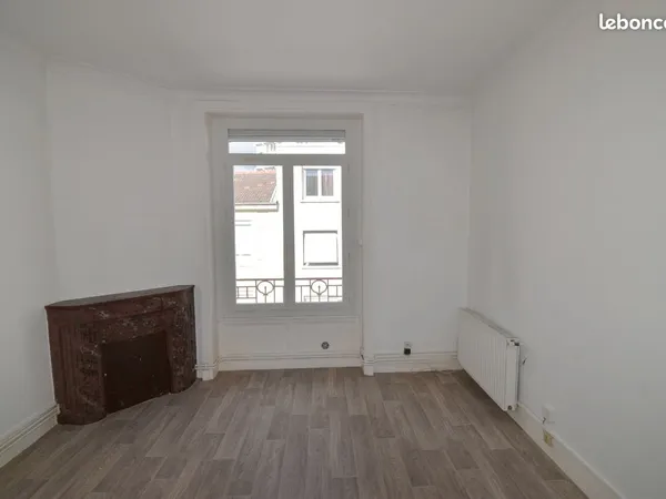 T2 45 m² - Rue Gambetta - Firminy - immeuble calme et sécurisé