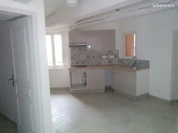 Loue studio de 30m2 à Roquebrune-sur-Argens