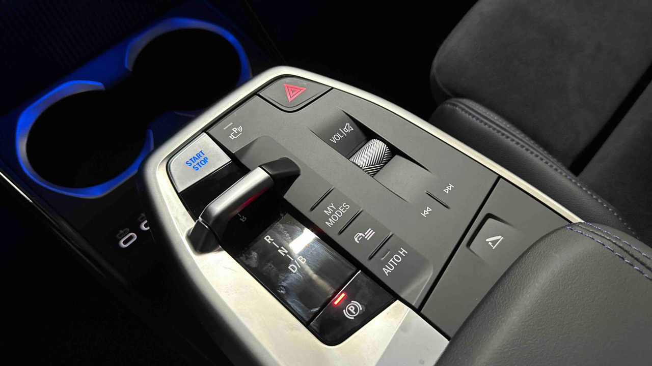 BMW iX2 eDrive20 204ch BVA — photo 14
