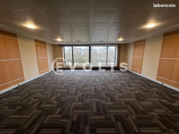Bureau 65 m²
