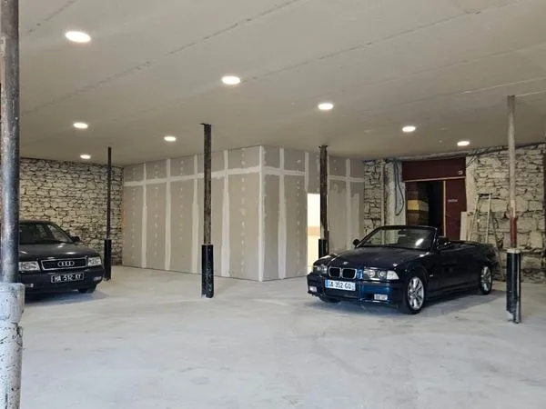Local d’activité et entrepôt Location Saint-Chamond 2p 230m² 950€