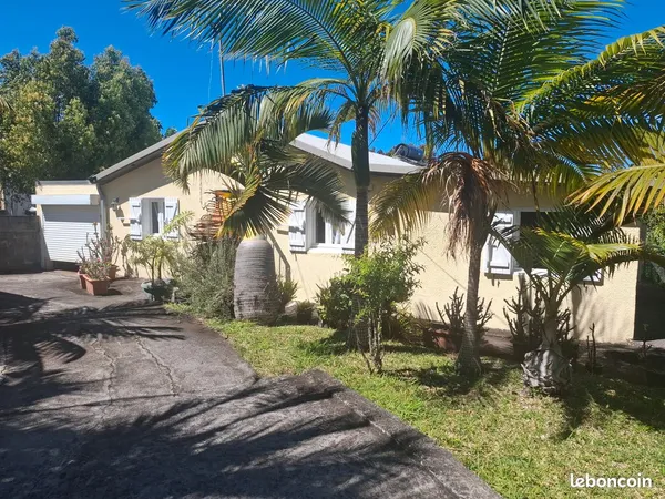 Maison individuelle 90M2 sur terrain de 760M2 - SAINT PIERRE