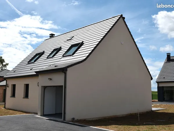 Maison jusqu'à 4 chambres avec garage secteur Arsy
