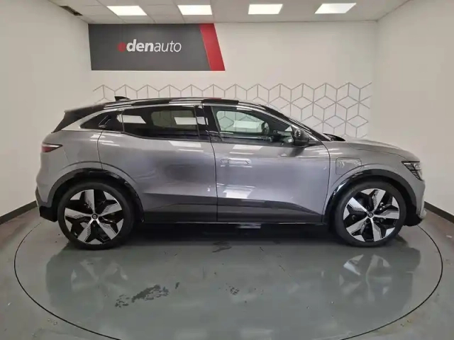 Renault Megane e-tech ev60 220 ch super charge — photo 10