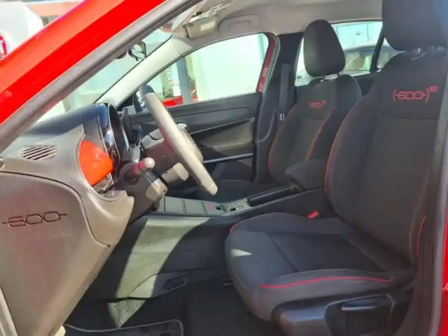 Fiat 600 e 156ch 54kwh red — photo 7