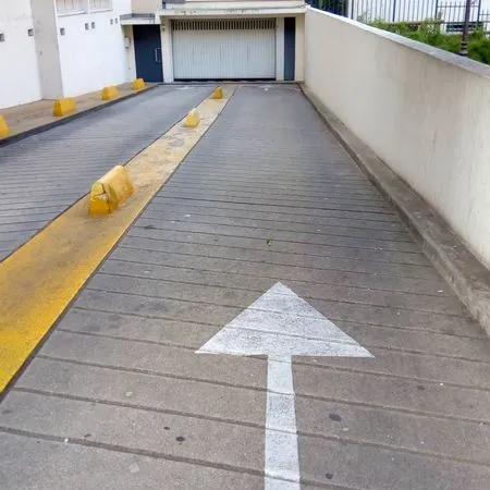 Place de parking à louer (stationnement couvert) - accès sécurisé