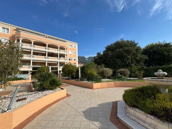TOULON -SAINTE ANNE : Appartement T5 dernier étage 119m2