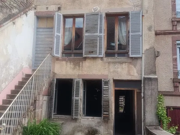 215m2 à rénover - centre historique de Luxeuil les Bains