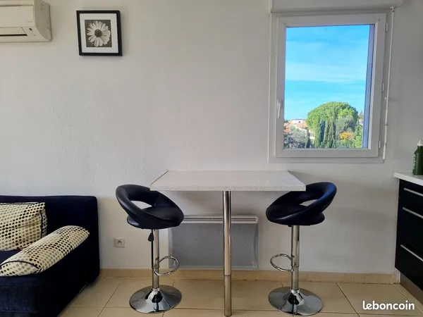 Appartement de standing 50 m² . Grande terrasse de 12m² . Vue dégagée . 2 Pl parking