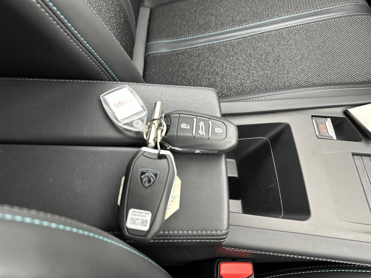 Peugeot 308 puretech 130ch s&s eat8 allure — photo 28