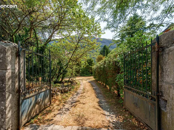 Maison 6 pièces 180 m²