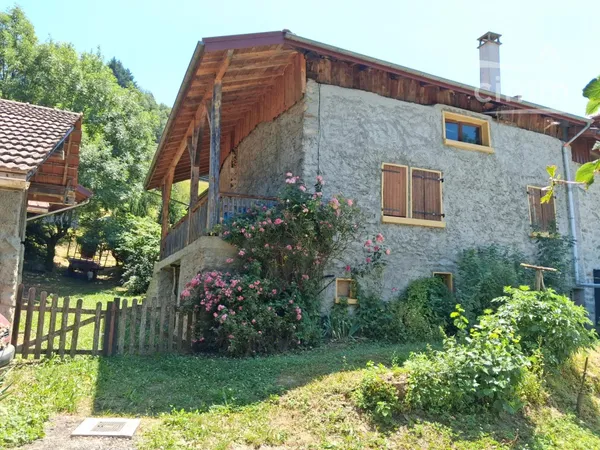 Maison à rénover avec grange et jardin