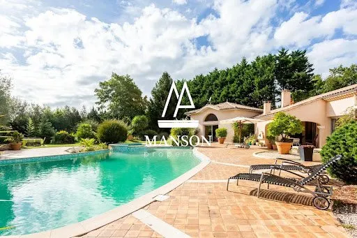Maison 14 pièces 301 m²
