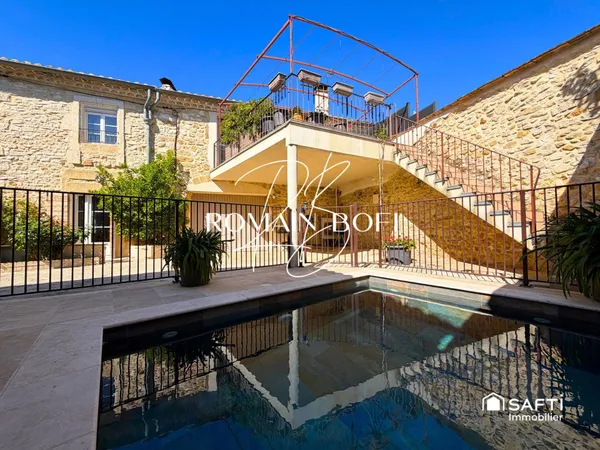 Maison de village 4 pièces de 124m2 avec cour garage et piscine