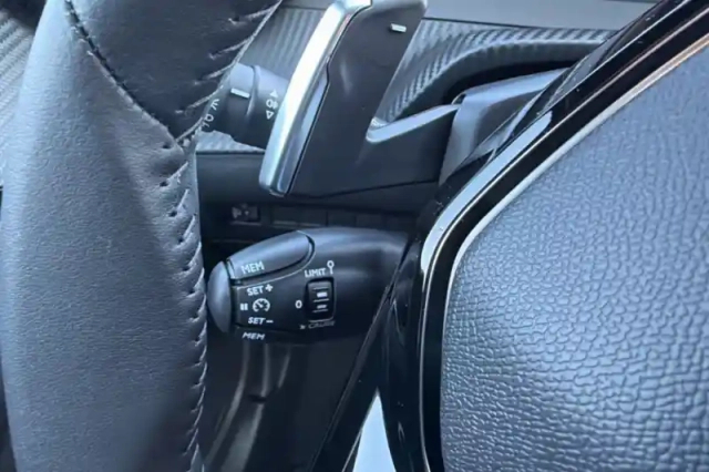 Peugeot 2008 hybrid 145 e-dcs6 — photo 22