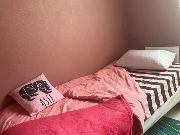 Grande chambre meublée pour H Paris 18