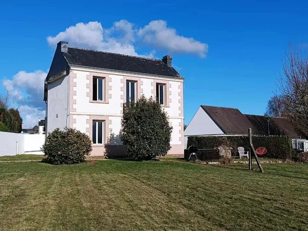 Maison 3/4 chambres avec garage et grand terrain