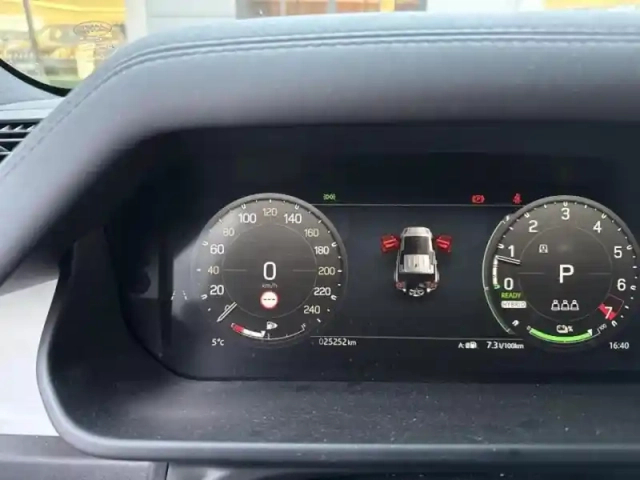 Land Rover Defender 110 2.0 p300e phev x-dynamic se — photo 4