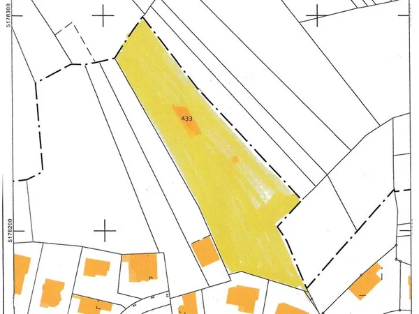 Terrain non constructible (4184m²) côtes de Clermont Ferrand