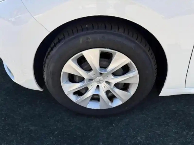 Peugeot 208 1.2 puretech 68ch e6.c like 5p — photo 11