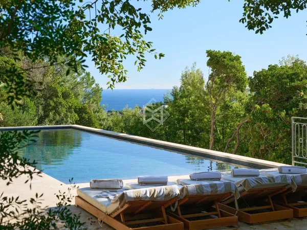 Villa 8 pièces 320 m²