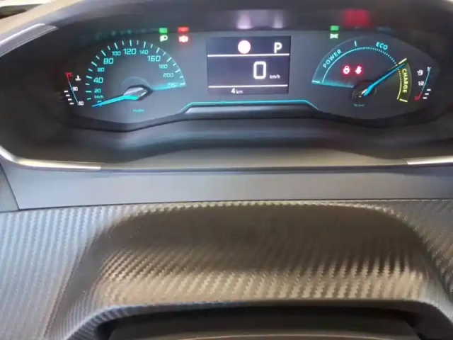 Peugeot 2008 hybrid 145 e-dcs6 — photo 10