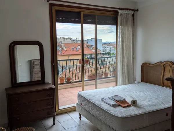 Appartement meublé 3 pièces avec terrasse, quartier Garibaldi