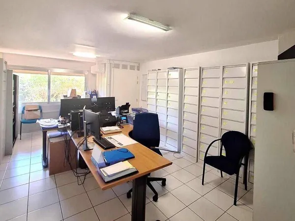 Bureau 139 m²