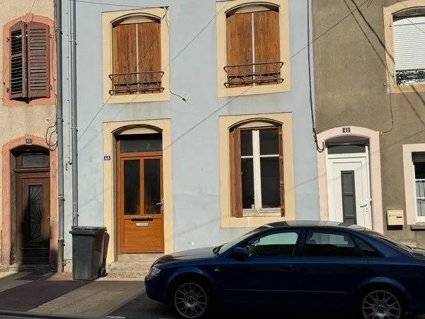 Loue maison de ville mitoyenne