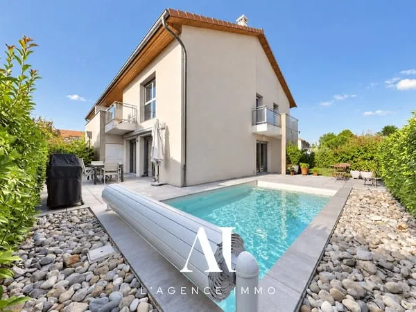 Maison T7 Piscine Garage Prévessin-Moëns 01280
