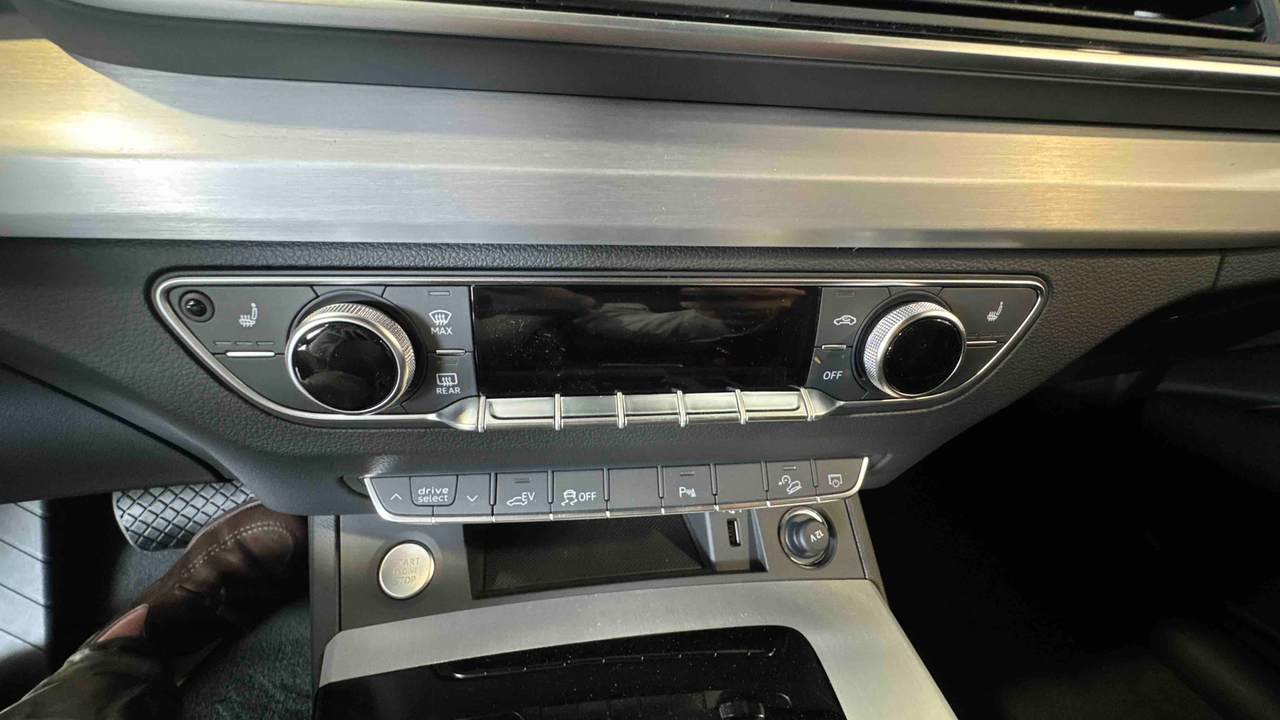 Audi Q5 50 TFSIe 299 S tronic 7 Quattro — photo 10