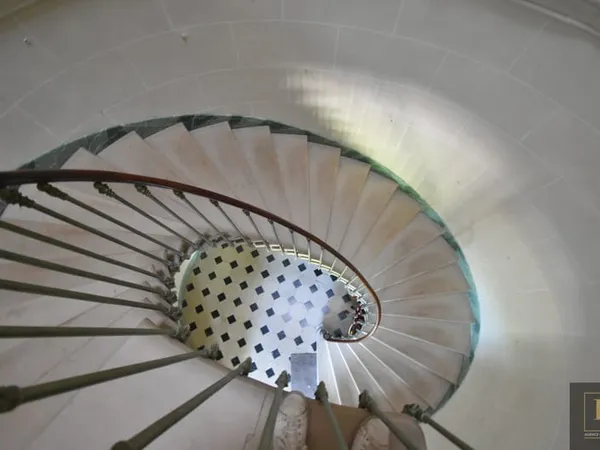 Vaste appartement lové au château de La Varenne.