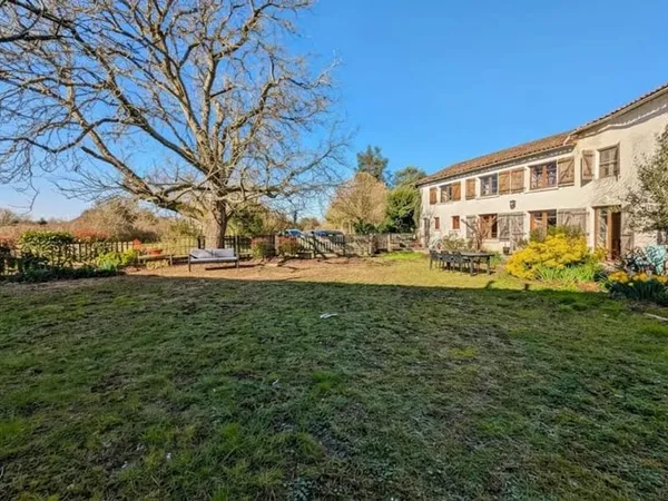 Maison 8 pièces 255 m²