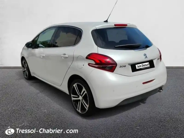 Peugeot 208 1.2 puretech 110ch s&amp;s bvm5 gt line — photo 19