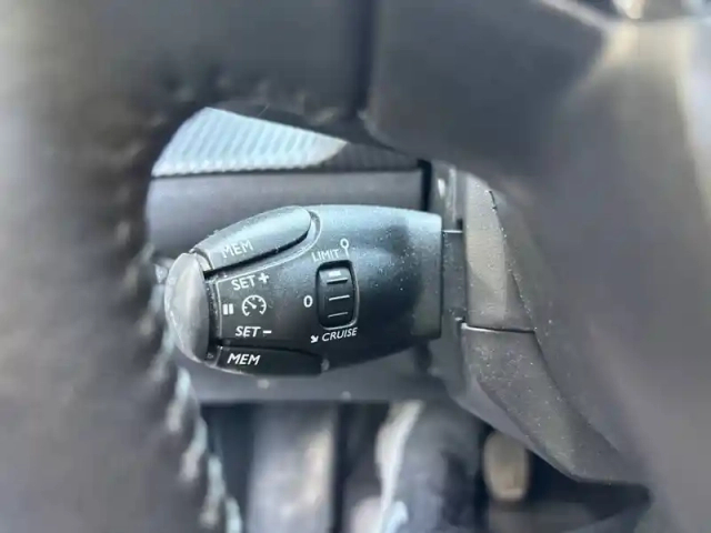 Peugeot 208 puretech 100 s&amp;s bvm6 — photo 15