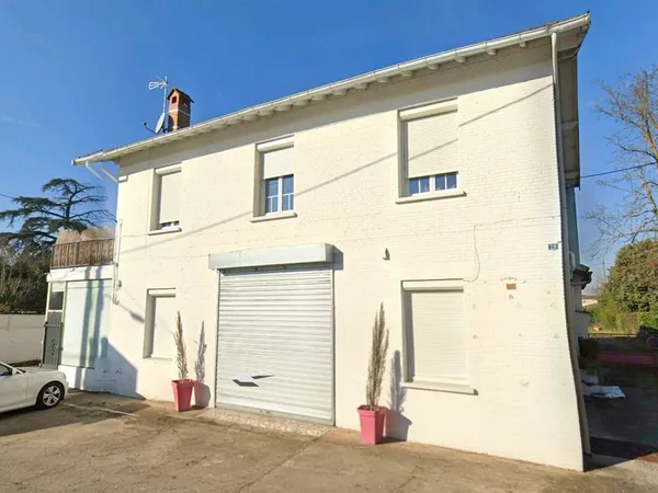 Maison appartement avec local commercial