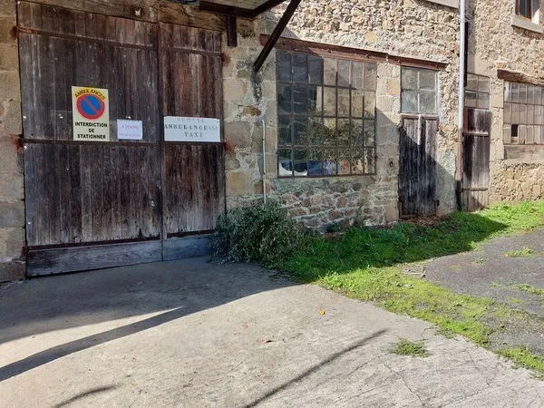 Garage grange parking Atelier libre 110m2 Soit 10m x 11m