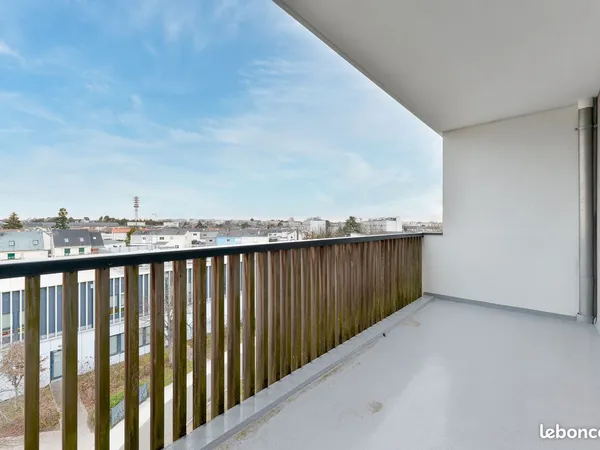 Crémetterie - t3 avec terrasse, box et tram au pied de l'immeuble