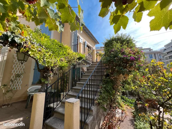 Cannes - a louer grand studio meublé avec balcon