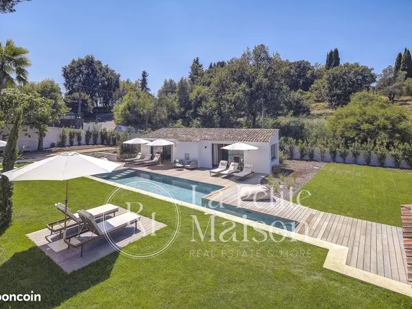 Villa 9 pièces 300 m²