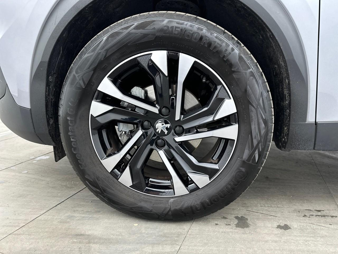 Peugeot 2008 puretech 130 s&s eat8 allure — photo 14