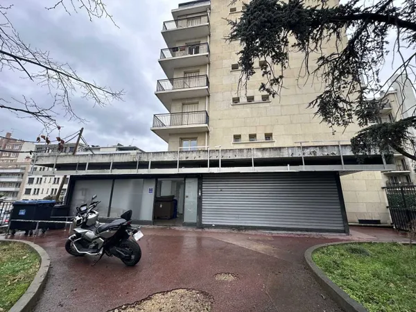 Local commercial 650 m²