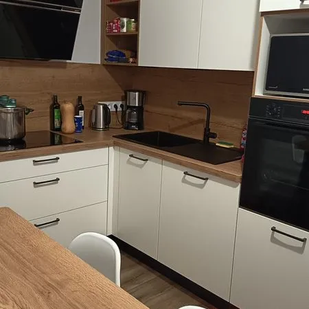Appartement 1km gare refait à neuf avec garage et cave